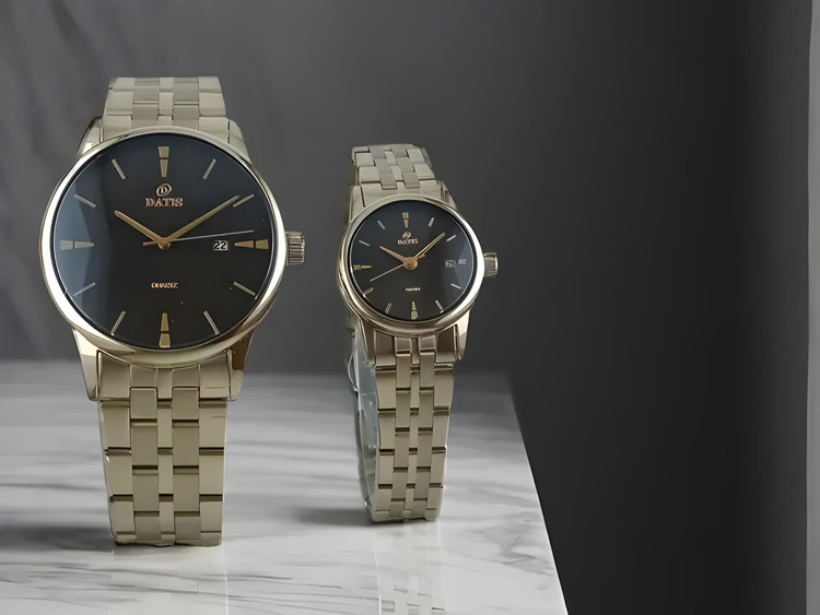 ساعت ست زنانه و مردانه داتیس کلاسیک بند فلزی طلایی صفحه مشکی