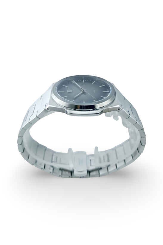 ساعت مچی سناتور با ظاهر کلاسیک و کاملا به روز و جذاب