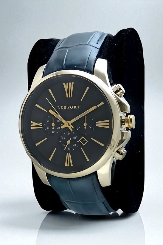 ساعت مچی مردانه لدفورت طرح سه موتوره، بند چرمی مشکی، قاب طلایی براق و صفحه مشکی؛ انتخابی اقتصادی و با دوام.