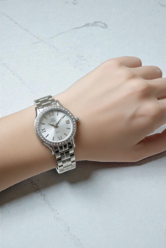 ساعت زنانه بند فلزی الگانس با قاب نگین دار و طراحی به روز