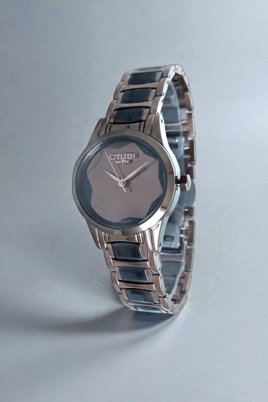 ساعت زنانه سیتیزن با بدنه کافی و سرامیک مشکی و صفحه منشوری ساده