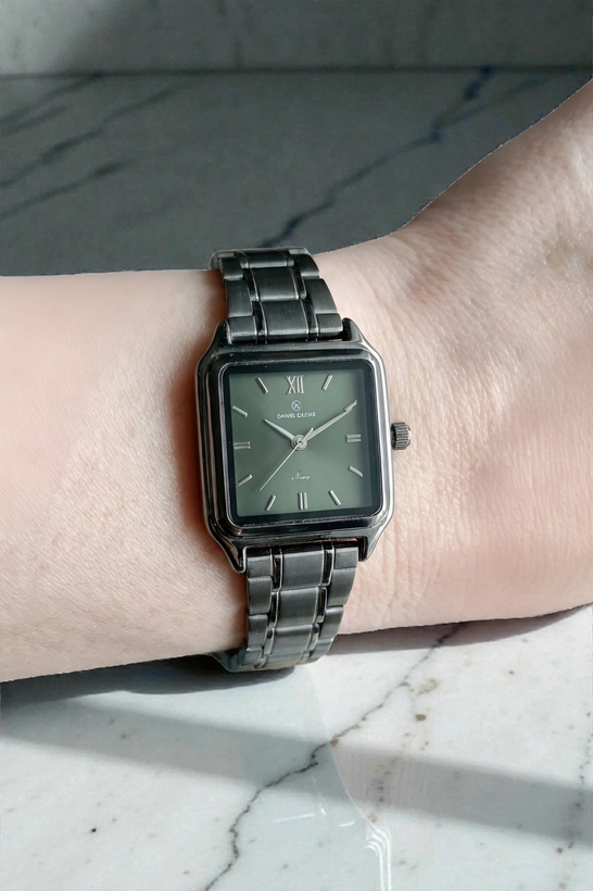 ساعت مچی زنانه دنیل سزار ،چهارگوش استیل دودی با صفحه سبز