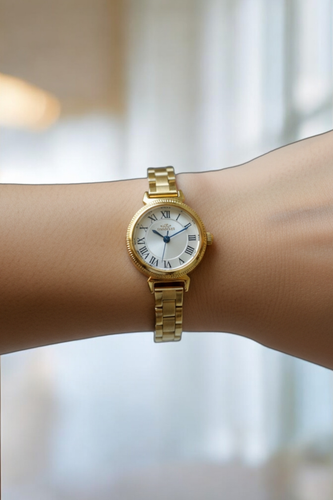 ساعت مچی زنانه الگانس با بند فلزی ظریف رنگ طلایی و نشانگرهای عدد رومی