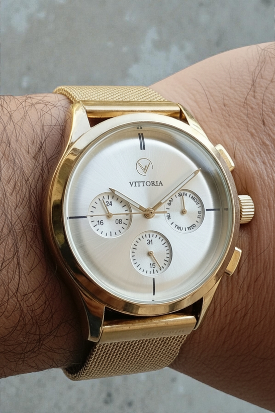 ساعت مچی مردانه ویتوریا با بند حصیری طلایی رنگ و سه موتوره فعال
