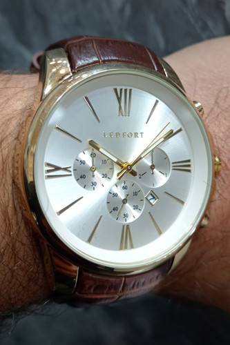 ساعت مردانه اسپرت طرح سه موتوره با بند چرم قهوه ای و صفحه سیلور