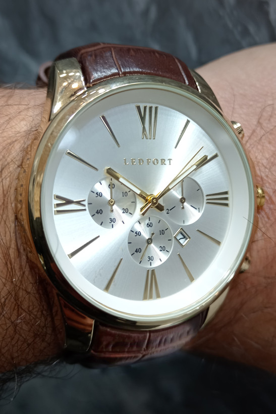 ساعت مردانه اسپرت طرح سه موتوره با بند چرم قهوه ای و صفحه سیلور