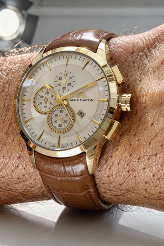 ساعت مچی مردانه الکس مارتین با بند چرم رنگ عسلی و قاب رنگ طلایی