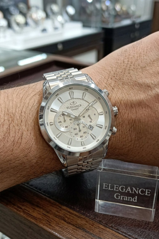 ساعت مردانه الگانس گرند طرح کرنو روی مچ دست مردانه، با بند استیل و دیسپلی ELEGANCE Grand در فروشگاه ساعت